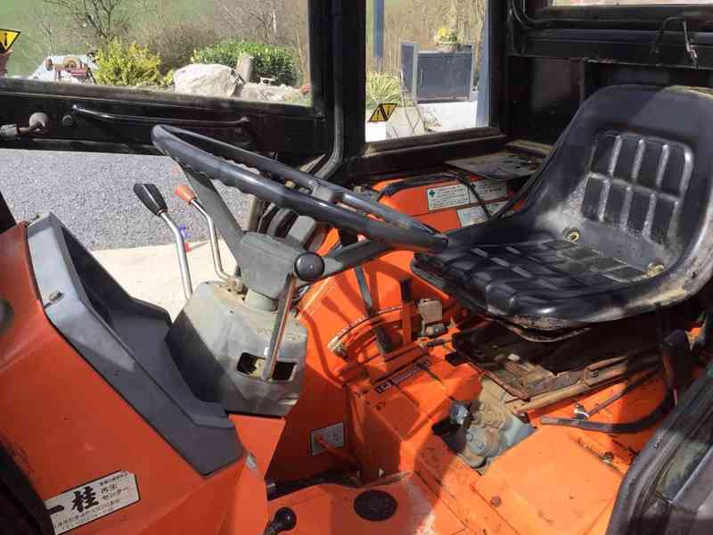 Traktor Kubota L1 24 - foto 15