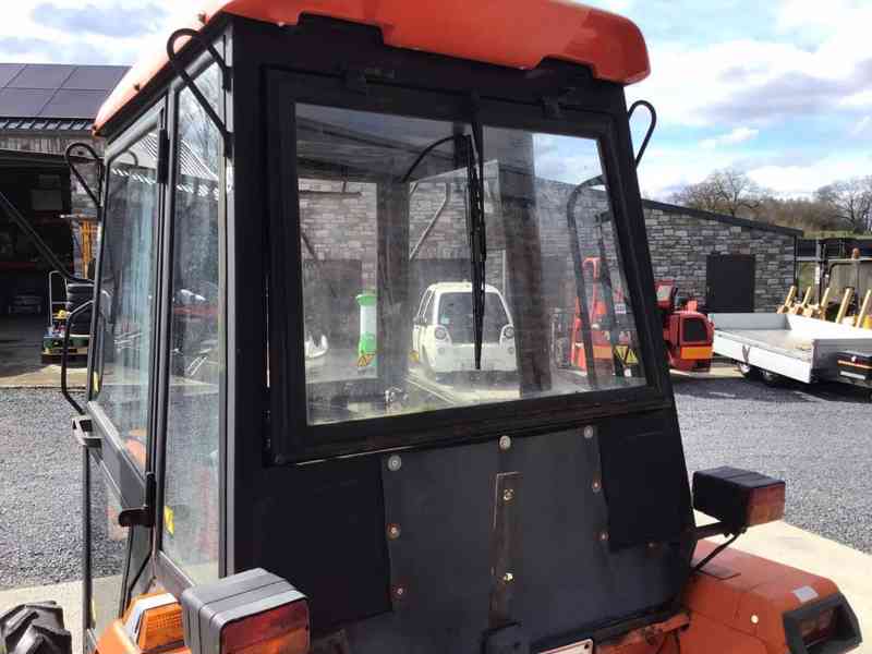 Traktor Kubota L1 24 - foto 5