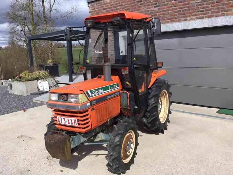 Traktor Kubota L1 24 - foto 2