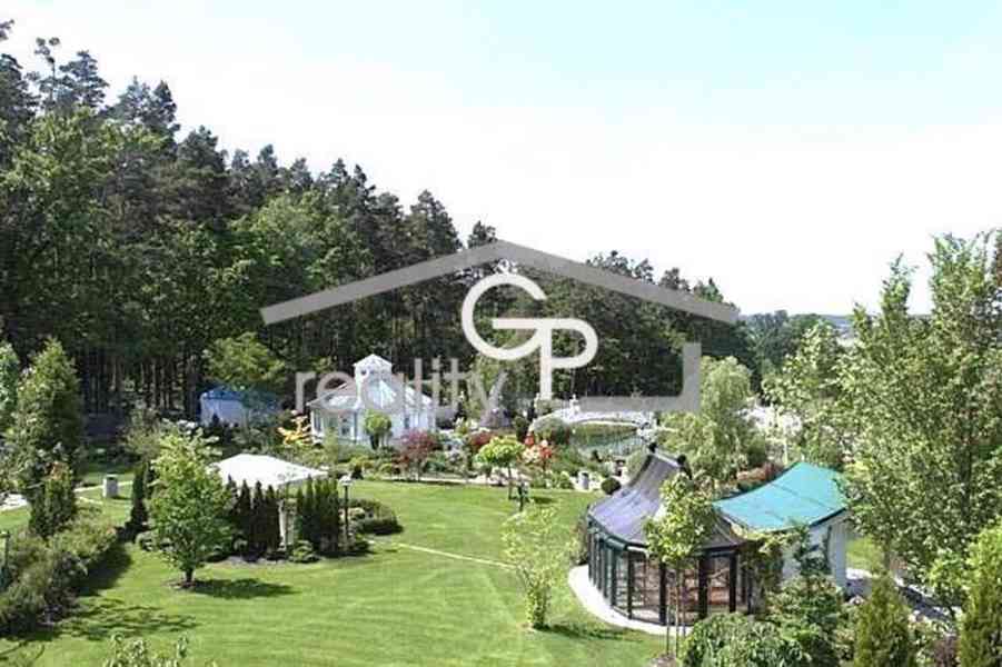 Luxusní rezidenční vila s rozsáhlým pozemkem - Včelná u ČB - foto 20