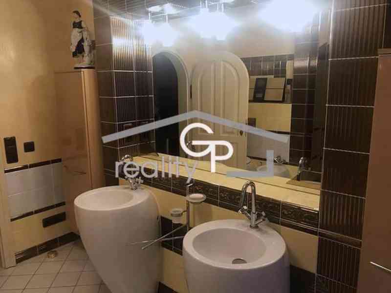 Luxusní rezidenční vila s rozsáhlým pozemkem - Včelná u ČB - foto 17