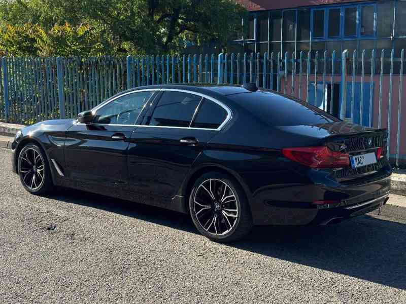 BMW Řada 5 3,0 540i xDrive AT  540i xDrive - foto 11