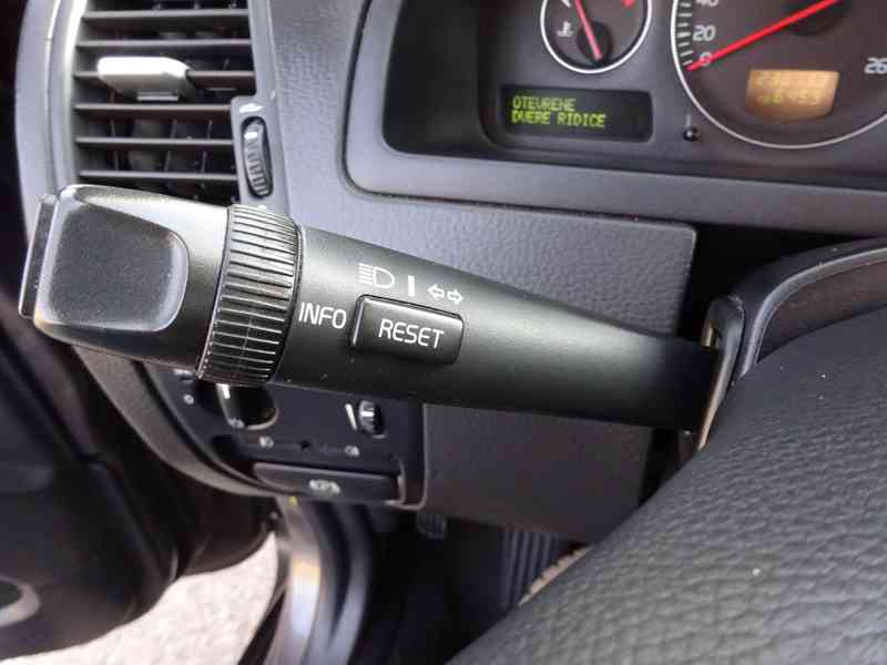 Volvo XC 90 D5 AWD 2.4D r.v.2006 (132 kw) - foto 11