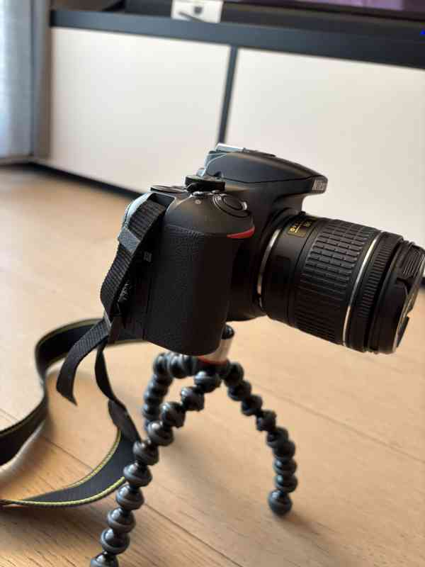 Digitální zrcadlovka Nikon D5600 - kompletní balení - foto 4