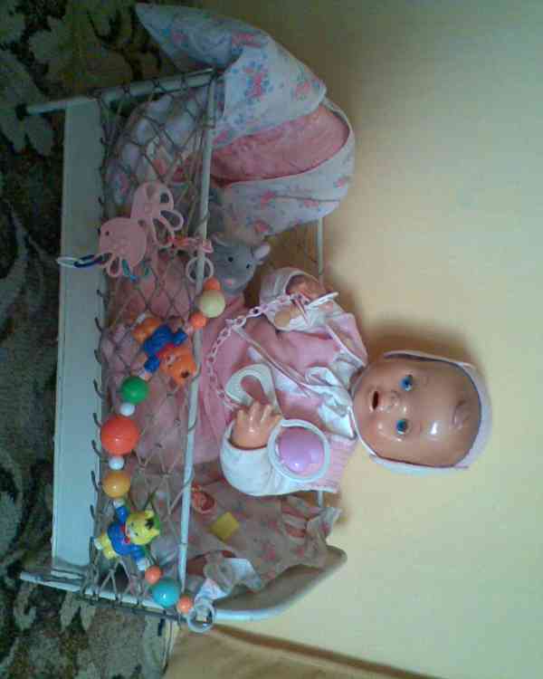 Retro panenka s postýlkou - foto 3