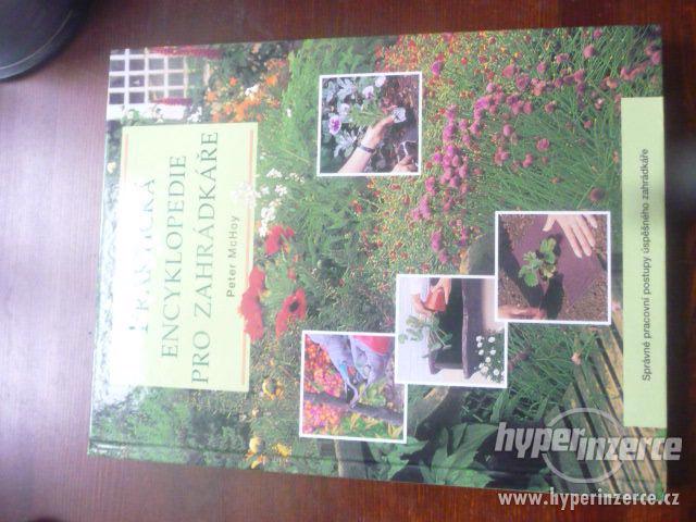 Kniha o zahradě - NOVÁ - prima dárek - foto 1