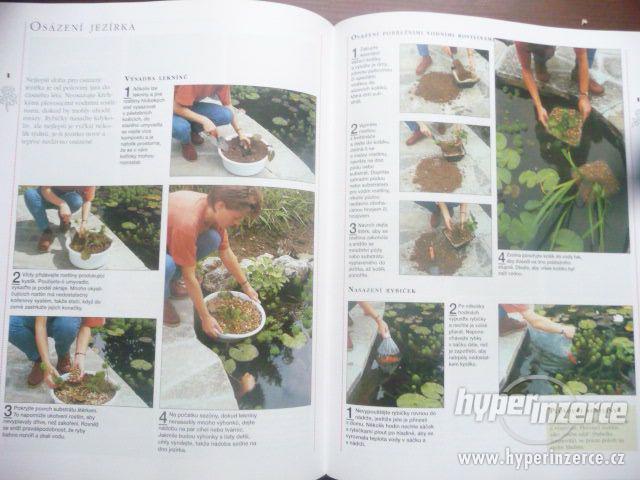 Kniha o zahradě - NOVÁ - prima dárek - foto 3