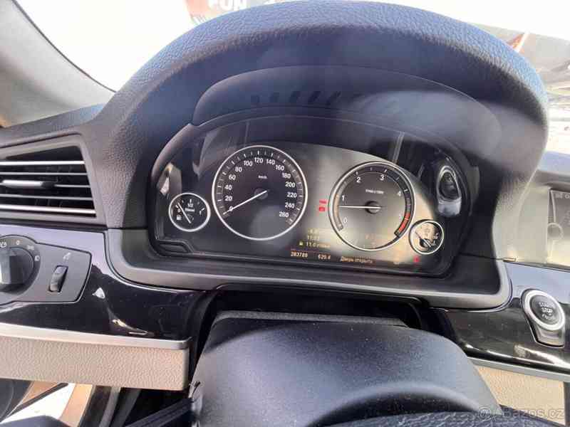 BMW Řada 5 3,0   F10 - foto 14