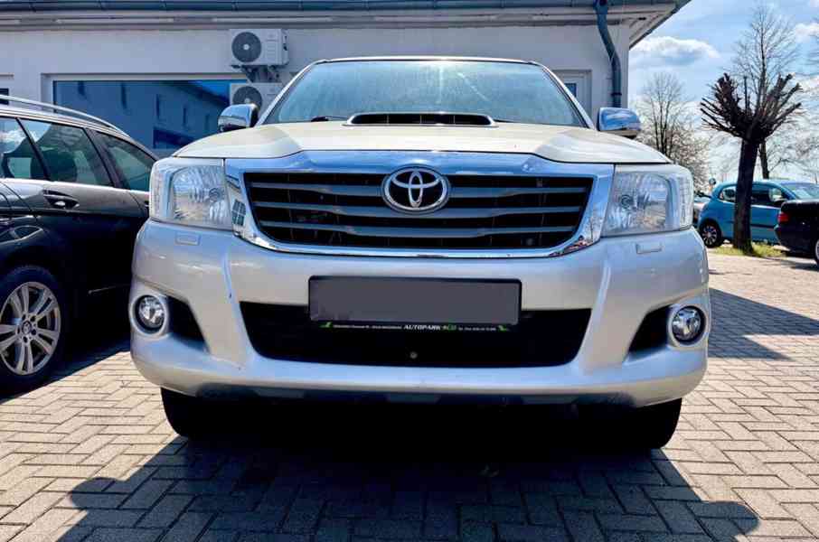 Toyota Hilux 2,5 D4D Life 4x4 nafta 106kw - foto 6