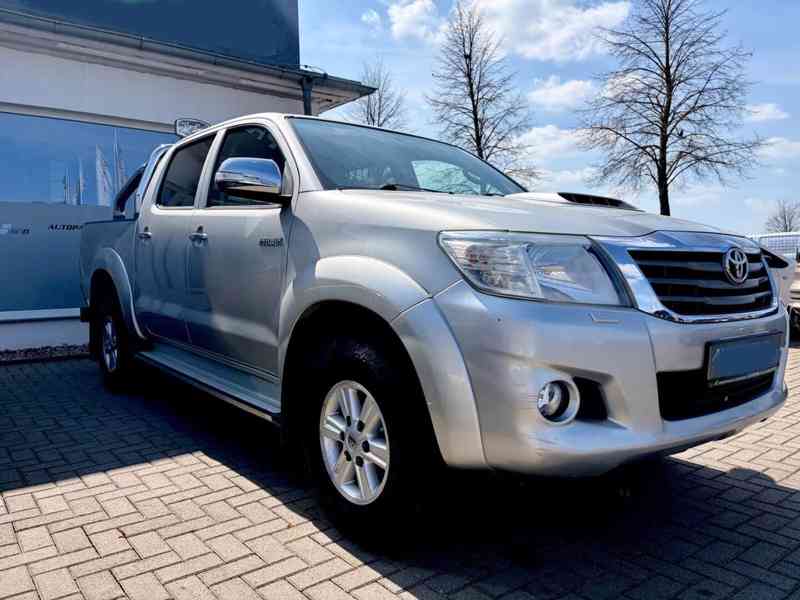 Toyota Hilux 2,5 D4D Life 4x4 nafta 106kw - foto 17