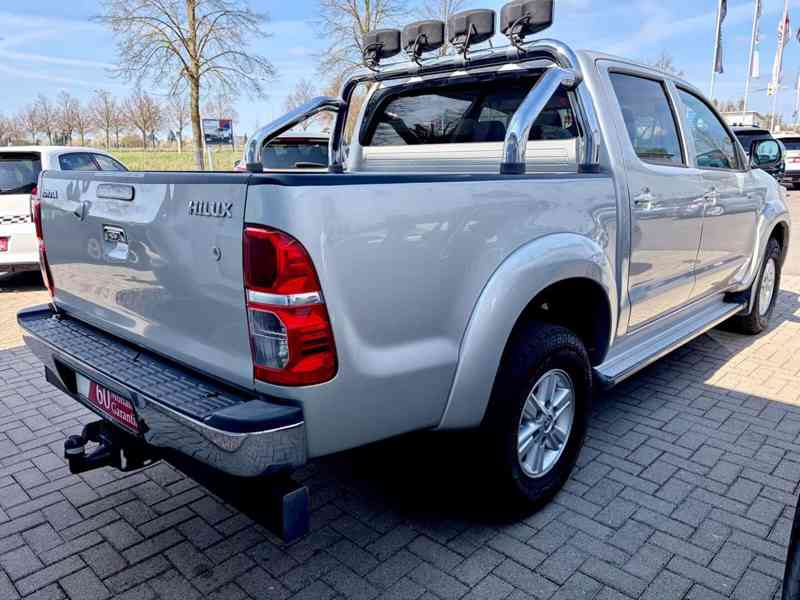 Toyota Hilux 2,5 D4D Life 4x4 nafta 106kw - foto 5
