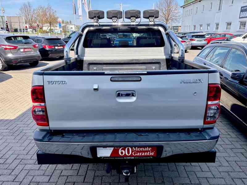 Toyota Hilux 2,5 D4D Life 4x4 nafta 106kw - foto 9