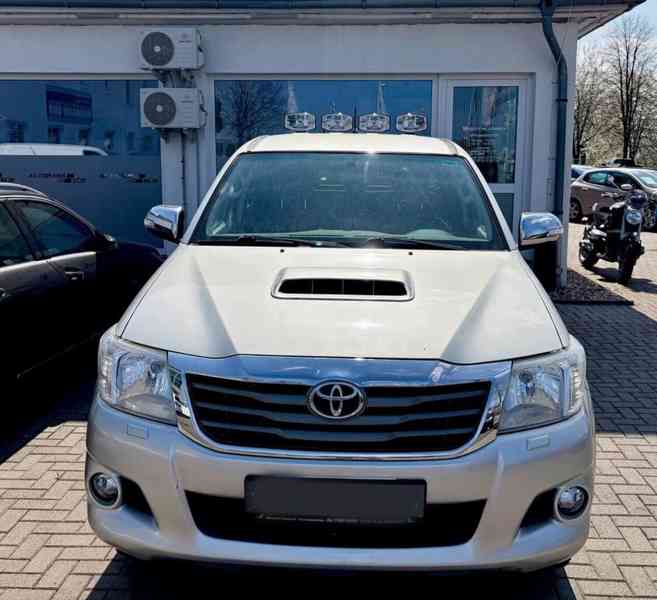 Toyota Hilux 2,5 D4D Life 4x4 nafta 106kw - foto 7
