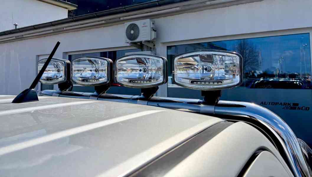 Toyota Hilux 2,5 D4D Life 4x4 nafta 106kw - foto 11