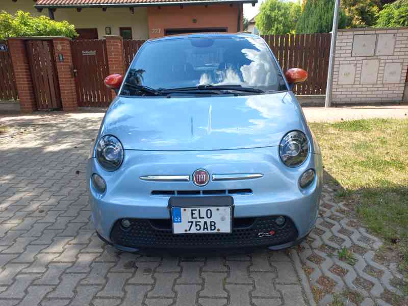 Fiat 500E 24 kWh, 83 kW r.v. 2014, modrá metalíza - foto 2