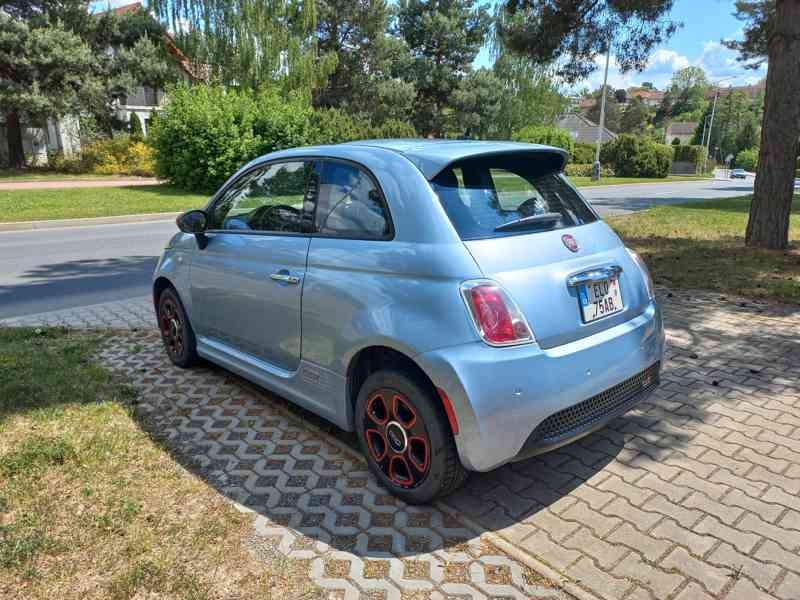 Fiat 500E 24 kWh, 83 kW r.v. 2014, modrá metalíza - foto 5