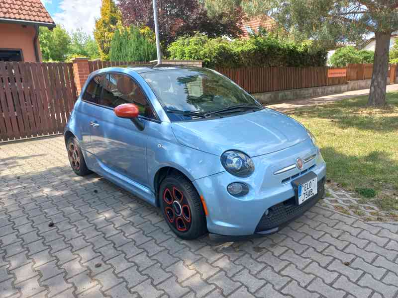 Fiat 500E 24 kWh, 83 kW r.v. 2014, modrá metalíza - foto 1