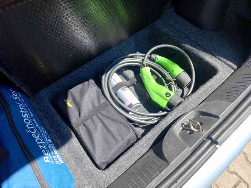Fiat 500E 24 kWh, 83 kW r.v. 2014, modrá metalíza - foto 9