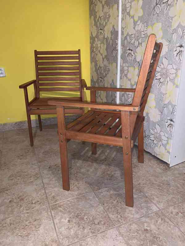 Dřevěné zahradní židle s područkami – až 3 ks, Olomouc