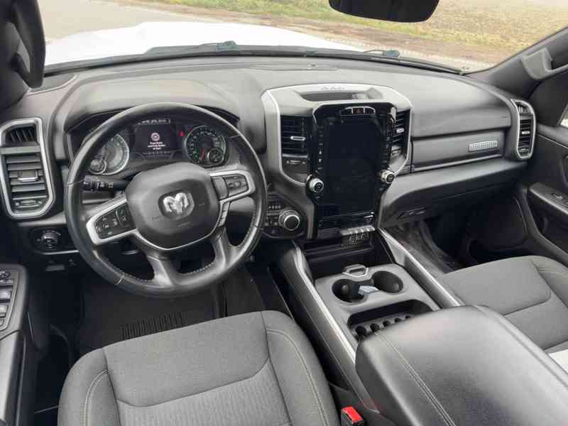 RAM 1500 Bighorn 5,7 Hemi Lonestar Crew 2023 - foto 15