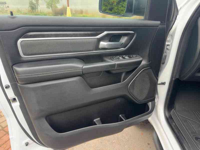 RAM 1500 Bighorn 5,7 Hemi Lonestar Crew 2023 - foto 17