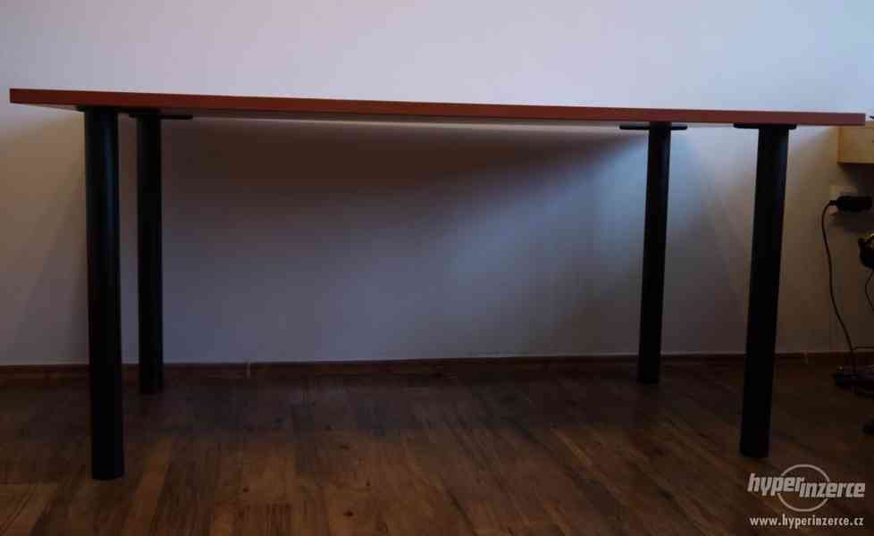 Stoly do kanceláře nebo zasedací místnosti - barva třešeň - foto 1