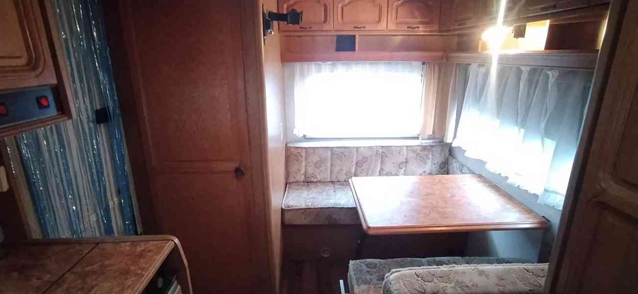 Cestovní karavan Buerstner Lux, ČR doklady, nová STK. - foto 9