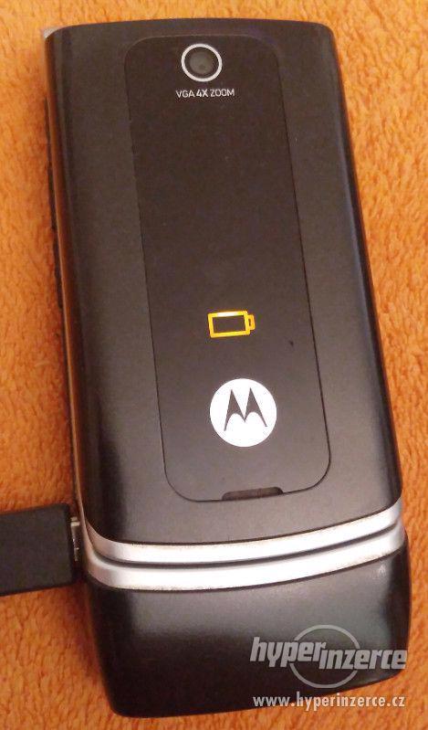 Véčko Motorola W375 - k opravě nebo na náhradní díly!!! - foto 1