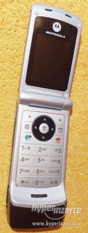 Véčko Motorola W375 - k opravě nebo na náhradní díly!!! - foto 2