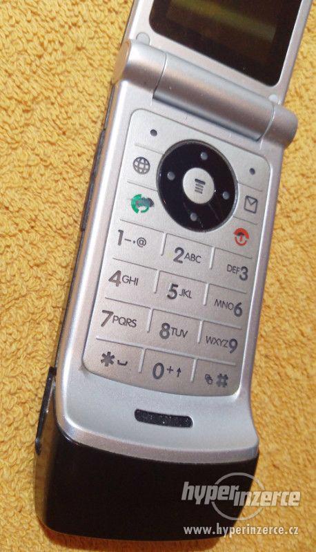 Véčko Motorola W375 - k opravě nebo na náhradní díly!!! - foto 6
