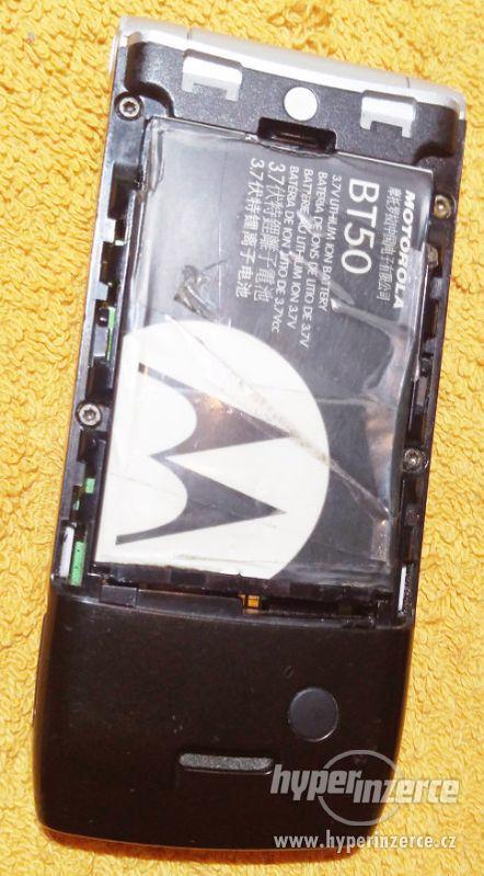 Véčko Motorola W375 - k opravě nebo na náhradní díly!!! - foto 9