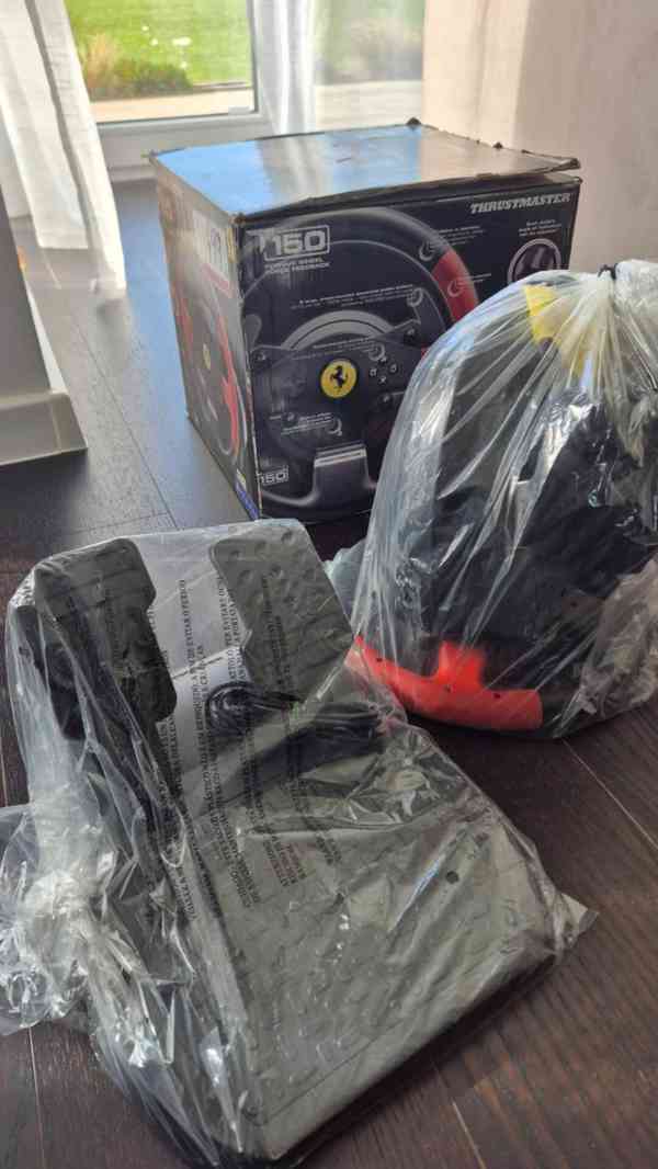 volant Thrustmaster T150 Ferrari Force Feedback – TOP STAV - foto 3