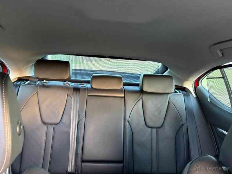 Škoda Octavia 2,0   TDi DSG 110kW DPH HeadUP - foto 17