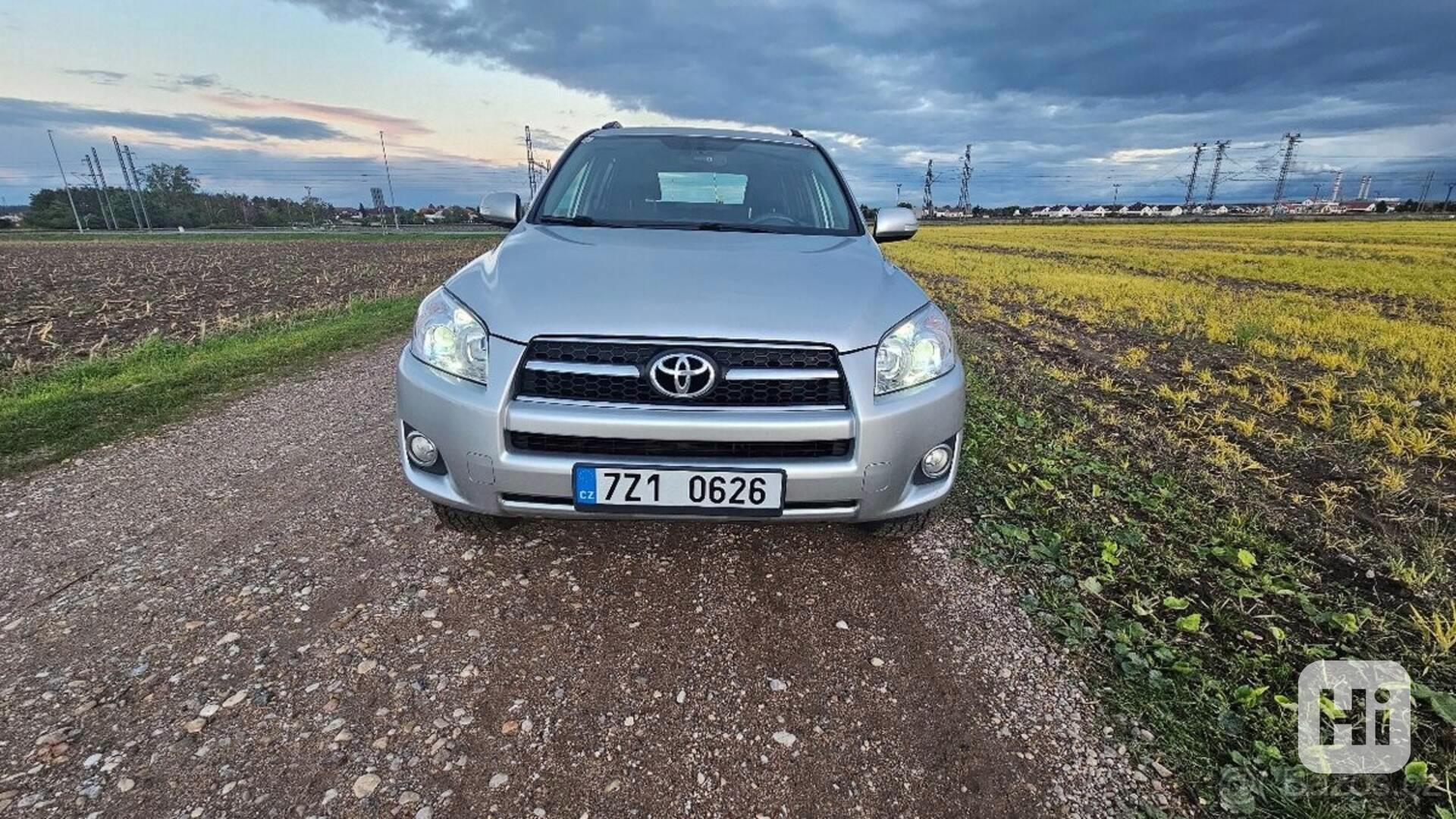 Toyota RAV4 2,2   2009 - foto 1