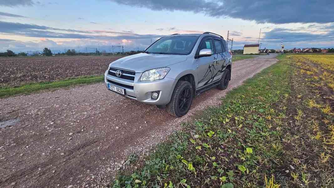 Toyota RAV4 2,2   2009 - foto 3