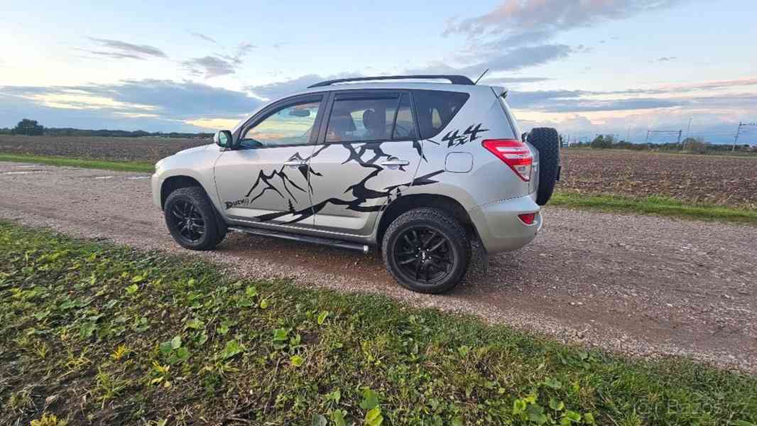 Toyota RAV4 2,2   2009 - foto 8