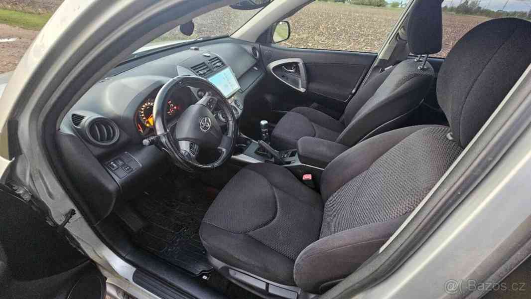 Toyota RAV4 2,2   2009 - foto 4