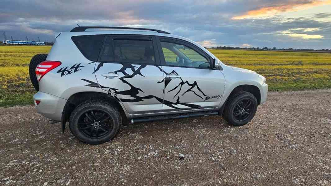 Toyota RAV4 2,2   2009 - foto 6