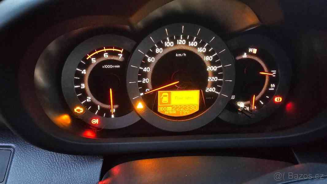 Toyota RAV4 2,2   2009 - foto 5