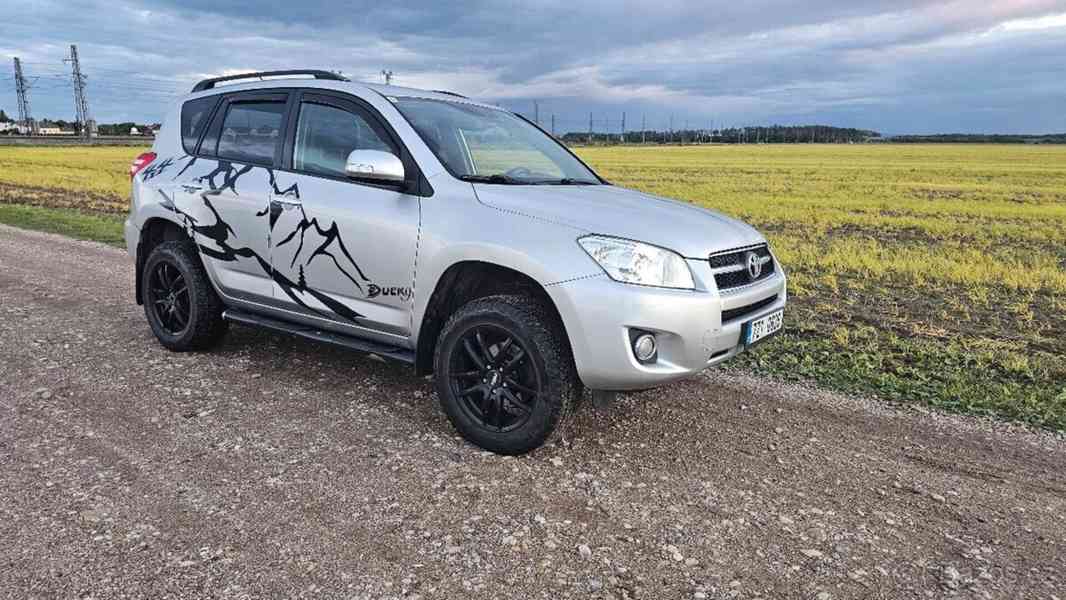 Toyota RAV4 2,2   2009 - foto 12