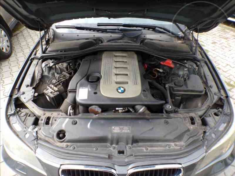 BMW 525 D M57 2,5 KŮŽE,XENON,NAVI - foto 14