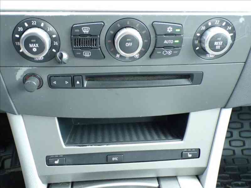 BMW 525 D M57 2,5 KŮŽE,XENON,NAVI - foto 7