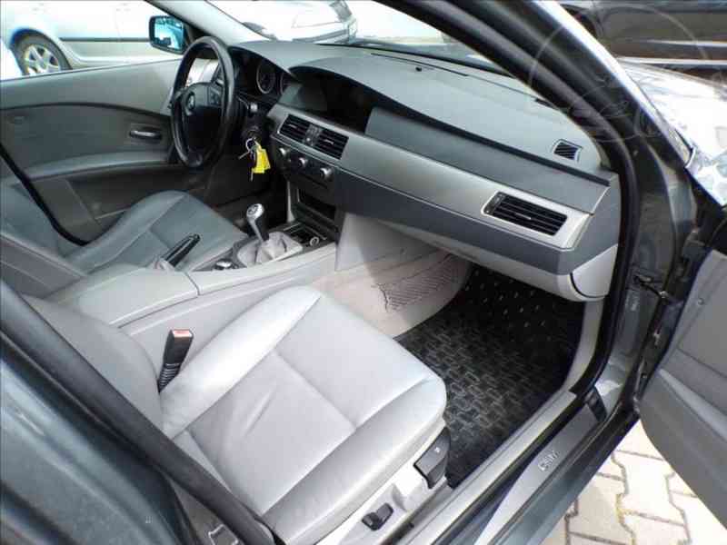 BMW 525 D M57 2,5 KŮŽE,XENON,NAVI - foto 12