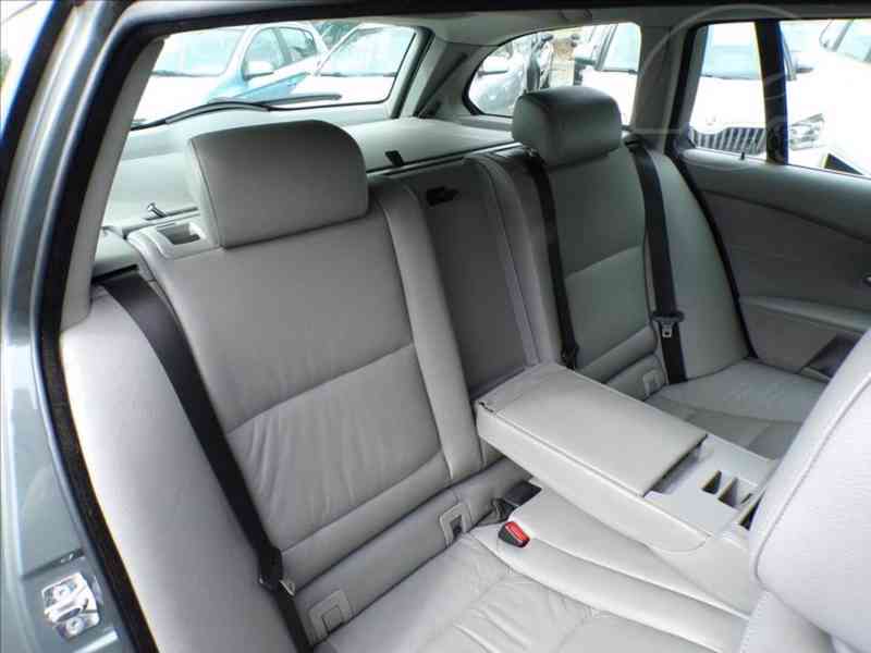 BMW 525 D M57 2,5 KŮŽE,XENON,NAVI - foto 11