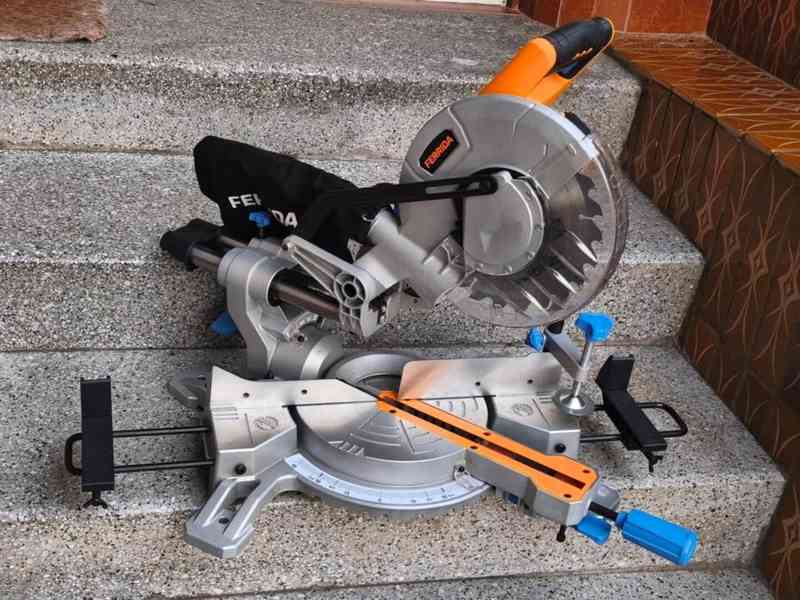 Prodám pokosovou pilu s posuvem FERRIDA 1500 W. - foto 2