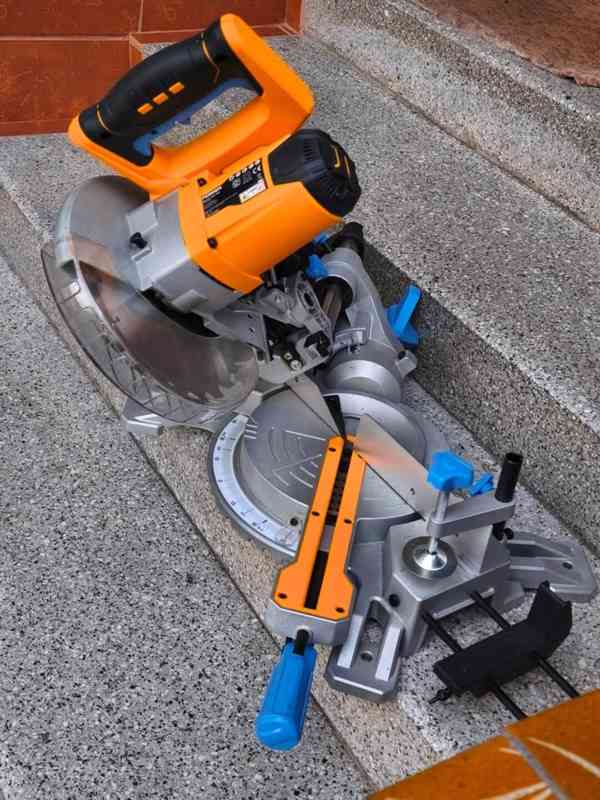 Prodám pokosovou pilu s posuvem FERRIDA 1500 W. - foto 4