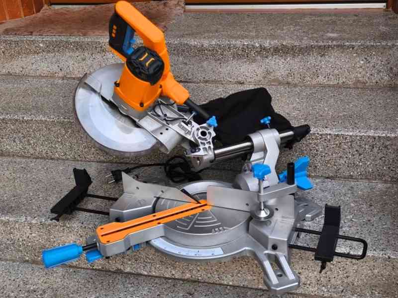 Prodám pokosovou pilu s posuvem FERRIDA 1500 W. - foto 5