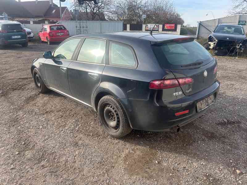 Alfa Romeo 159 1,9JTD 110KW prodám díly z vozu - foto 4