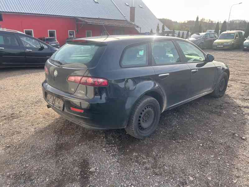 Alfa Romeo 159 1,9JTD 110KW prodám díly z vozu - foto 3