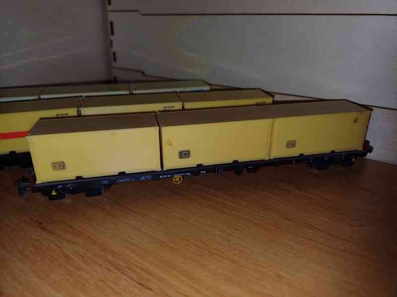 Plošinové vagony s kontejnery.  TT - foto 5